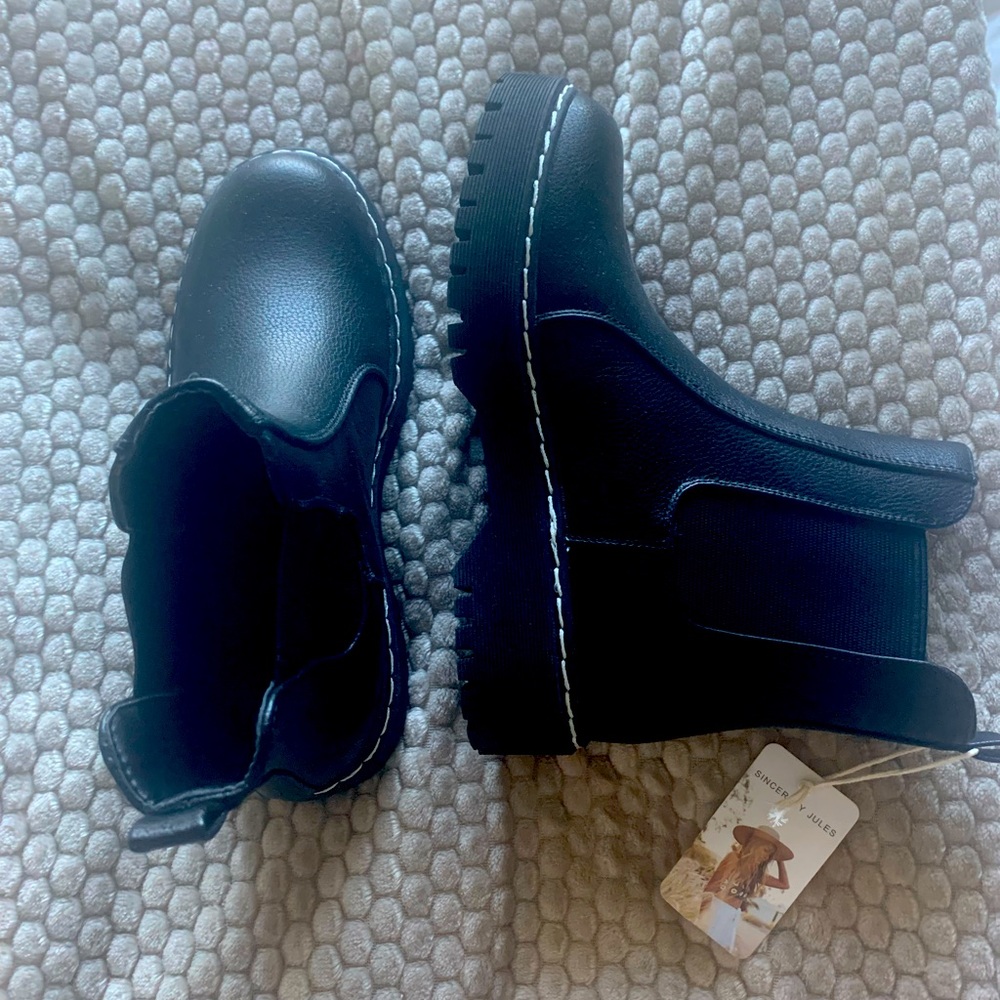 NWT Chelsea Black Chelsea Boots Sz 8